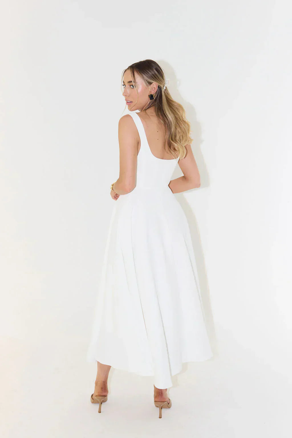 Midi Dress with High Waist and Square Neckline – Avencea Summer Trend 2024